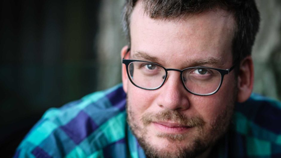 O autor de Tartarugas Até Lá Embaixo, John Green