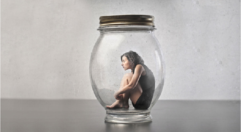 mae dentro de pote de vidro