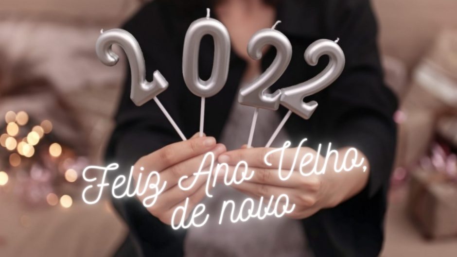 Velas de número formando o número 2022